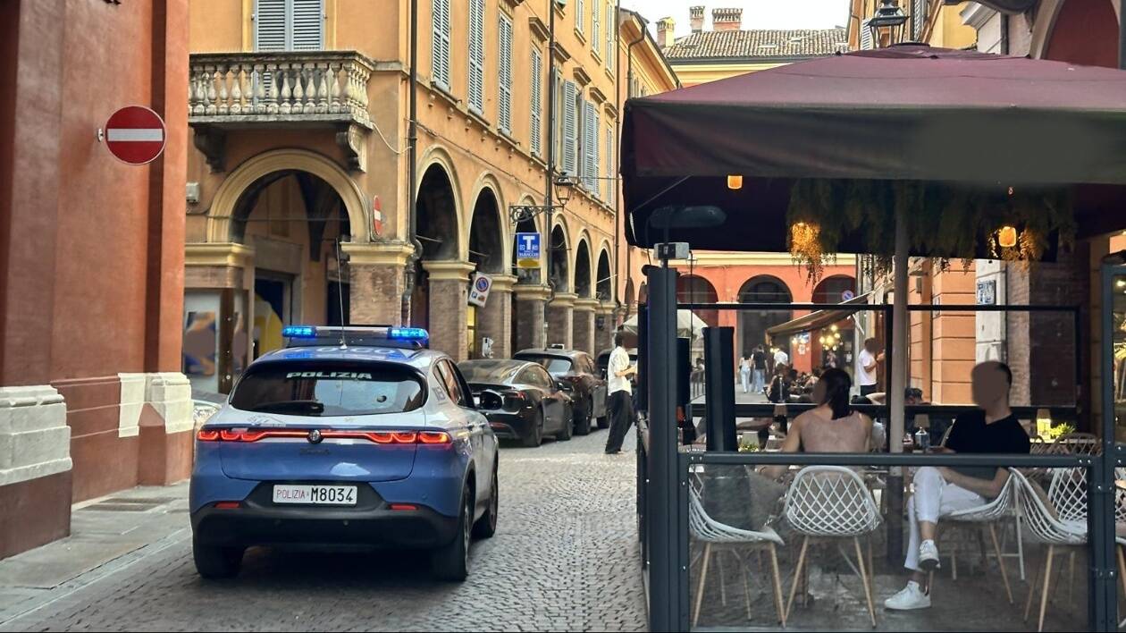Modena, controlli straordinari della Polizia di Stato: tre denunce