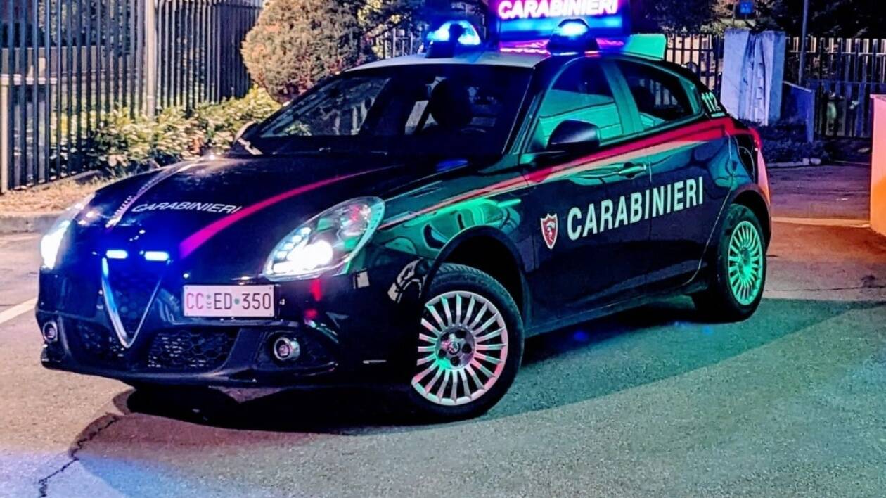 Castelfranco: rapina con pistola e mannaia una sala giochi: dipendente ferita a un braccio