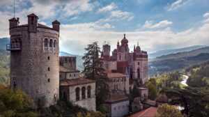 https://www.lapressa.it/articles/081709/rocchetta-mattei-TN.jpg
