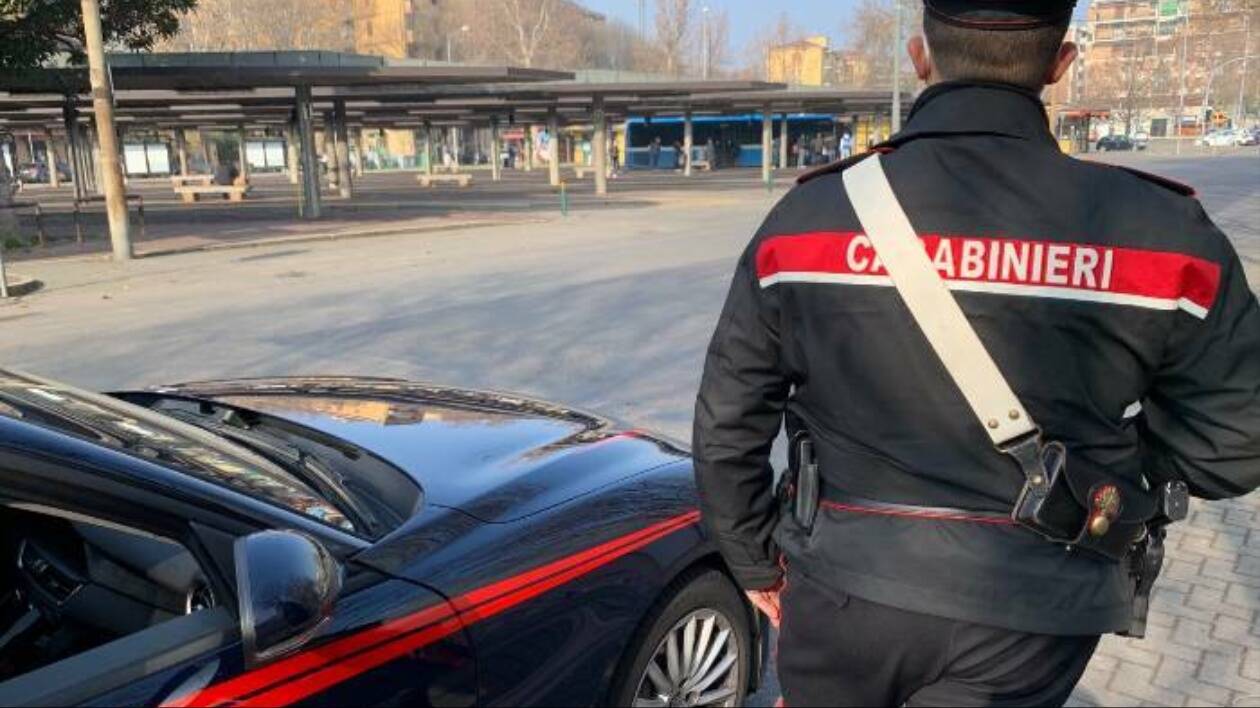 Lite con lama tra due minorenni per una maglietta