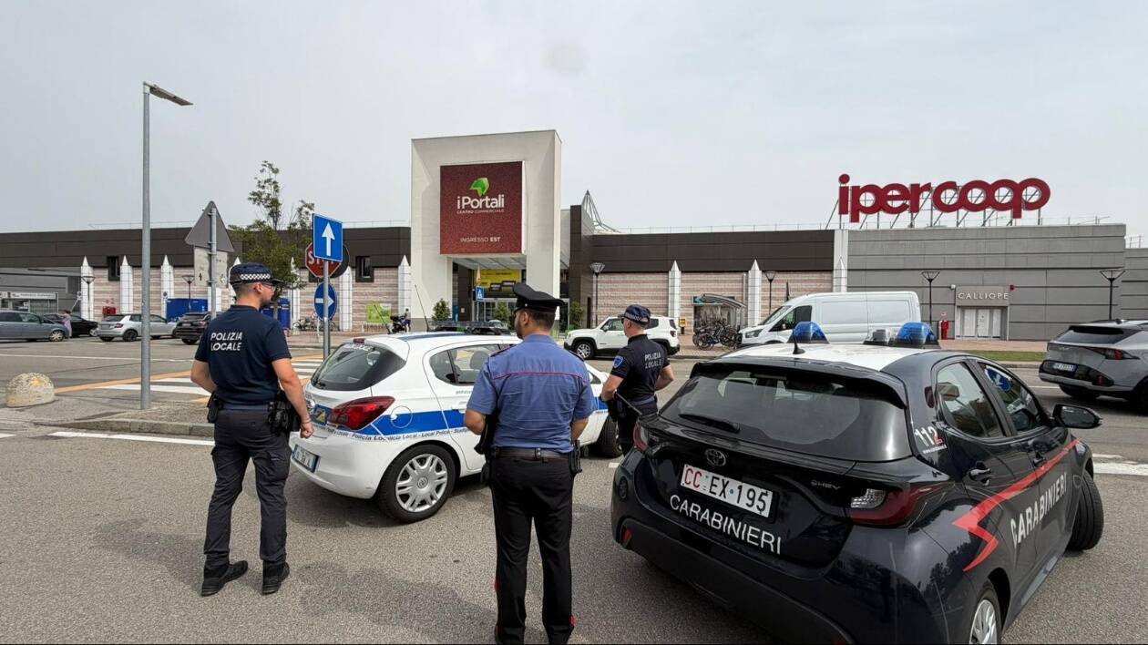 Parcheggi centtri commerciali Coop al setaccio da Carabinieri e Polizia Locale