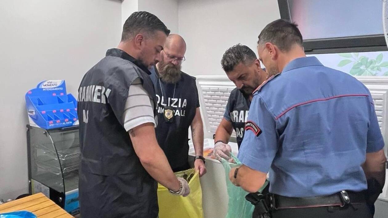 Sassuolo, blitz dei Nas in un ristorante: sequestrati oltre 34 chili di prodotti scaduti