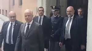 https://www.lapressa.it/articles/082104/piantedosi-mezzetti-attentato-16-maggio-modena-attentato-modena-16-maggio-TN.jpg