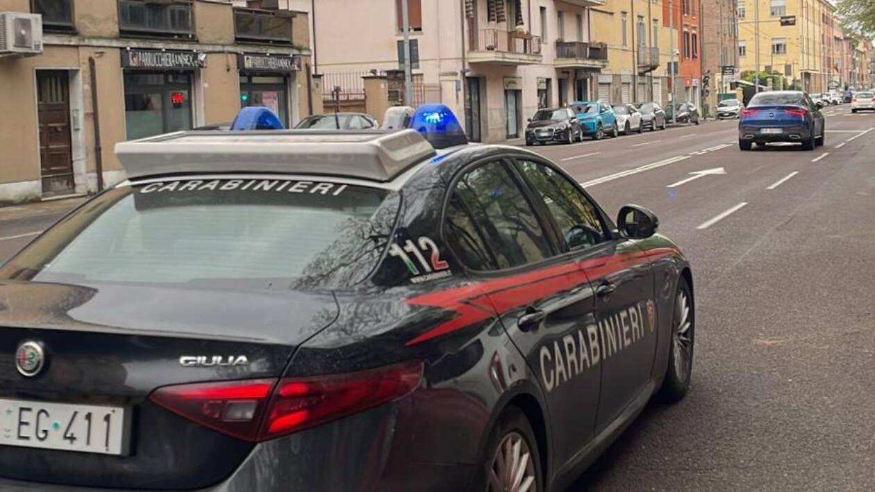Nonantola, minaccia e perseguita la ex fino a colpirla con una bottiglia di vetro: arrestato