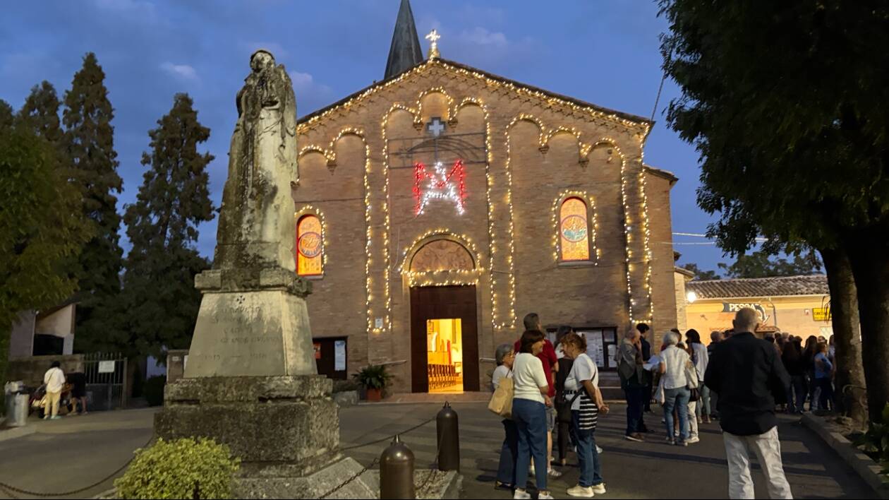 Albareto in festa, la sagra fa il pieno: tavoli affollati e tanti giovani tra i volontari