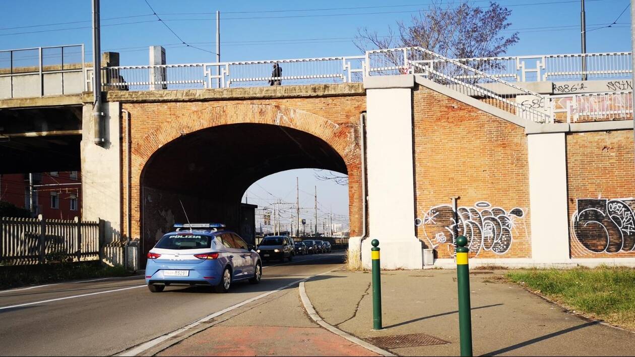 Modena, esce dal supermercato senza pagare e spintona la vigilanza: arresto