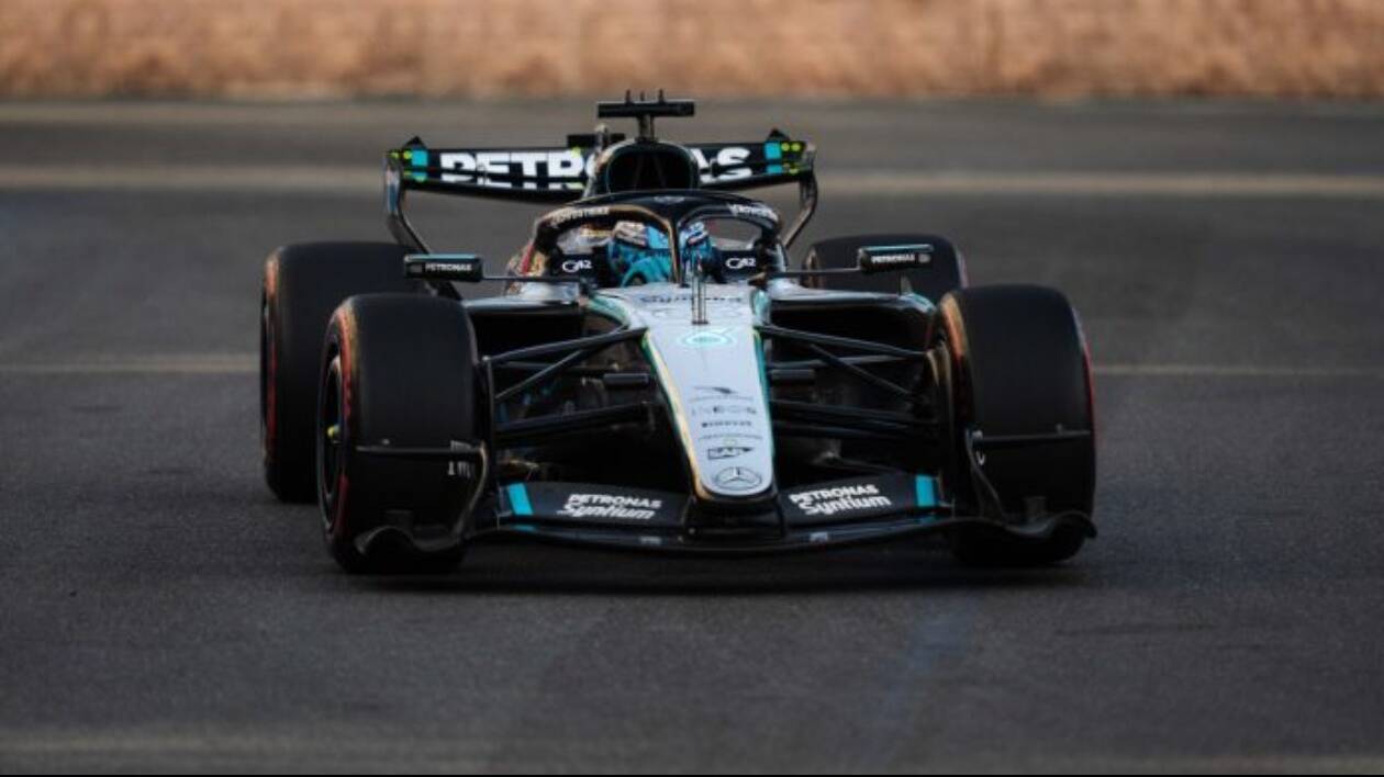 F1, Russell parte in pole a Baku davanti a Leclerc: Antonelli sbaglia e scatta 16esimo