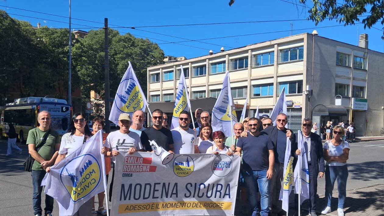 Modena, presidio Modena Civica in stazione: ‘Comitati sicurezza nei quartieri per raccogliere segnalazioni’