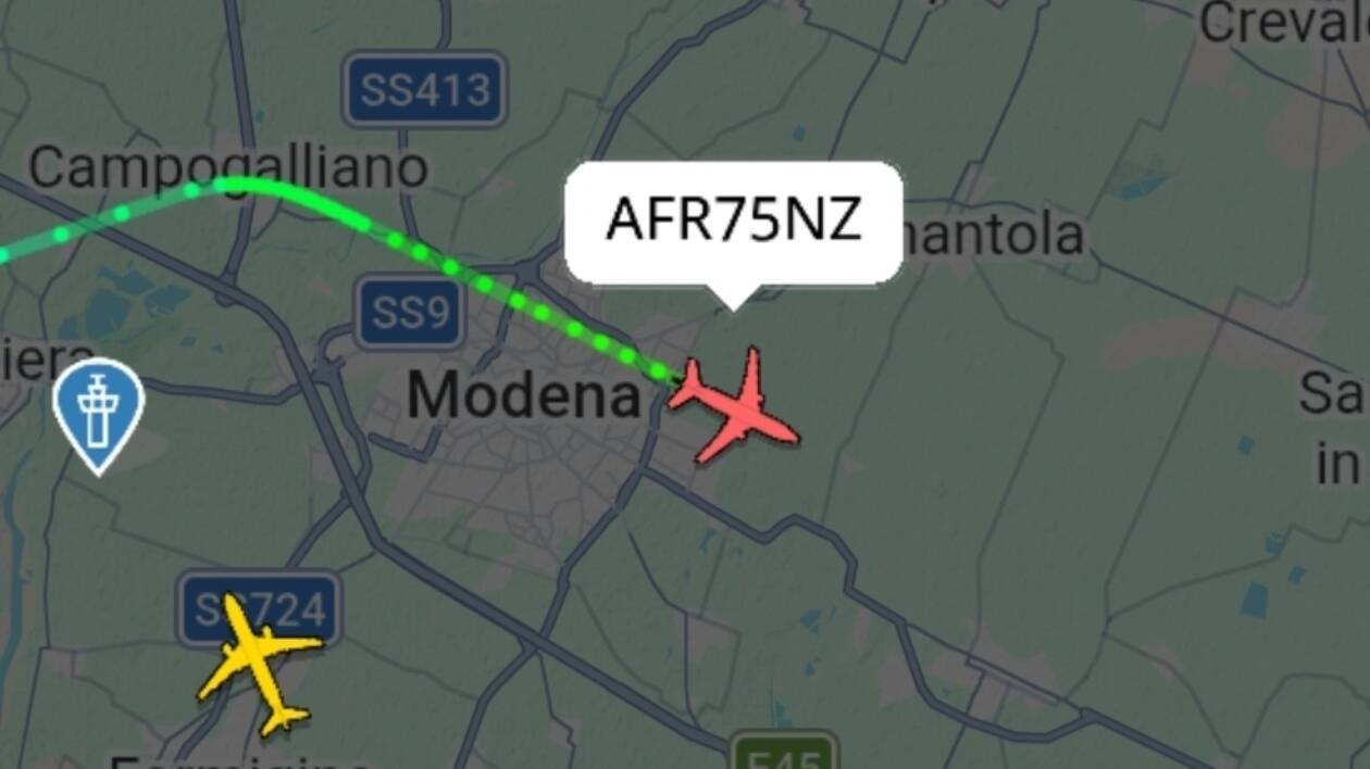 Inquinamento: otto aerei all'ora in atterraggio sopra Modena, ma invisibili alla manovra antismog