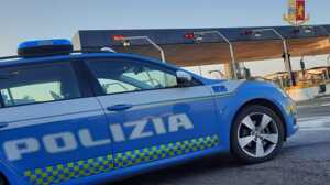 https://www.lapressa.it/articles/082530/modena-polizia-TN.jpg
