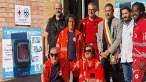 https://www.lapressa.it/articles/082561/massa-finalese-finale-emilia-defibrillatore-croce-rossa-croce-blu-TN.jpg