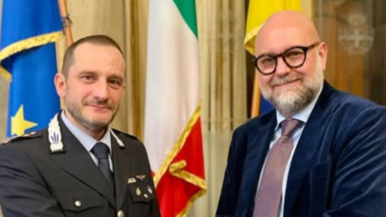 Modena, agente polizia locale preso a calci e pugni da un 18enne. Il sindaco: 'Italiano, figlio di italiani'