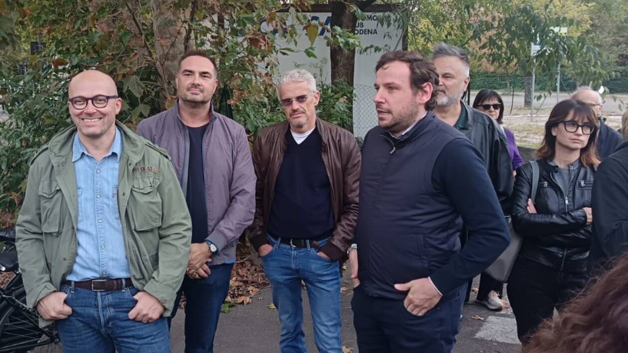 Modena, al corteo 'Giù le mani dal Policlinico' opposizioni unite: il senatore Barcaiuolo grande assente