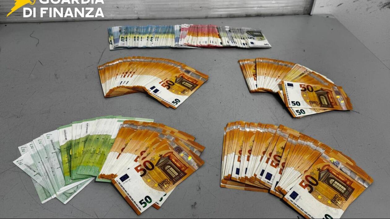 Bologna, blitz della Finanza: denunciato uno 'spallone' per riciclaggio da oltre mezzo milione