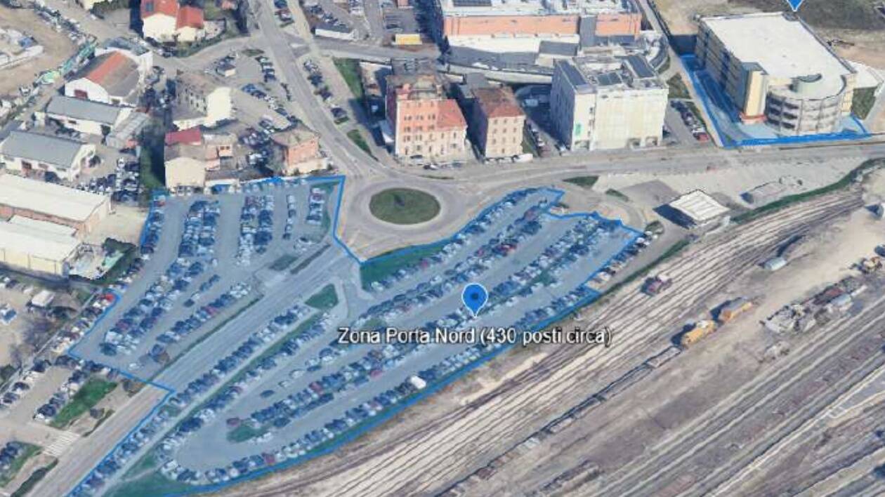 Nuovi parcheggi a pagamento in stazione a Modena, Avs contesta: 'Prima i servizi poi i costi per i cittadini'