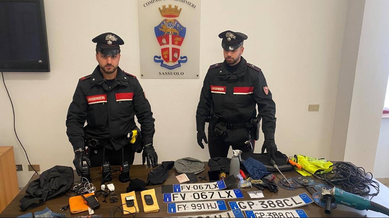 Formigine, falsificazione di targhe automobilistiche e possesso di strumenti da scasso: tre denunciati