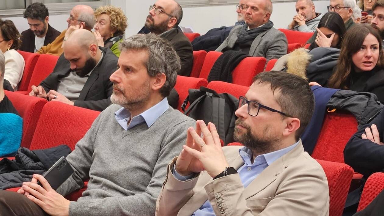 Policlinico svuotato, Pd diviso: il tentativo di tornare al merito di Paradisi e i piedi in due scarpe di Lenzini