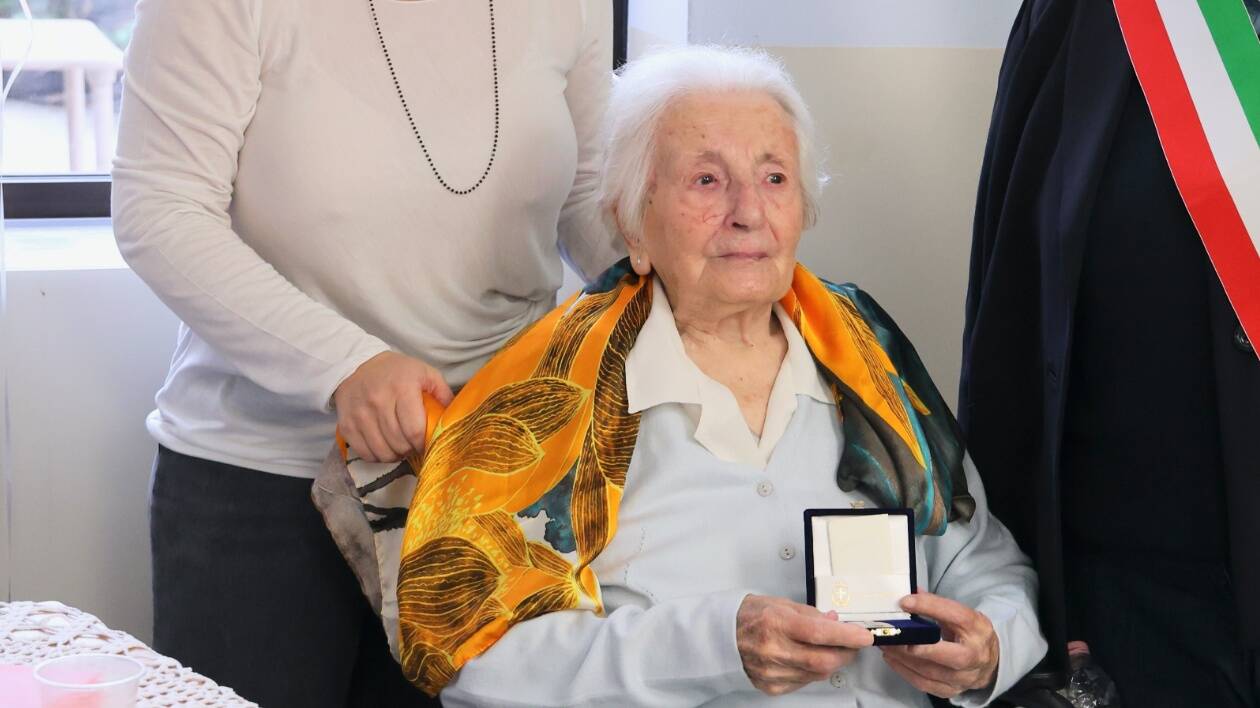Modena, consegnata la medaglia della Bonissima a Emma per i suoi 100 anni