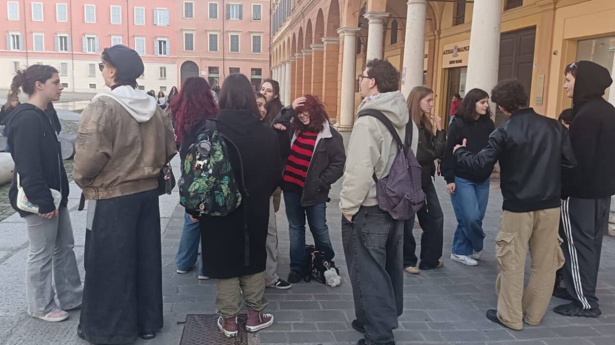 Manifestazioni e cortei di giovani in tutta Italia, ma a Modena la piazza è deserta