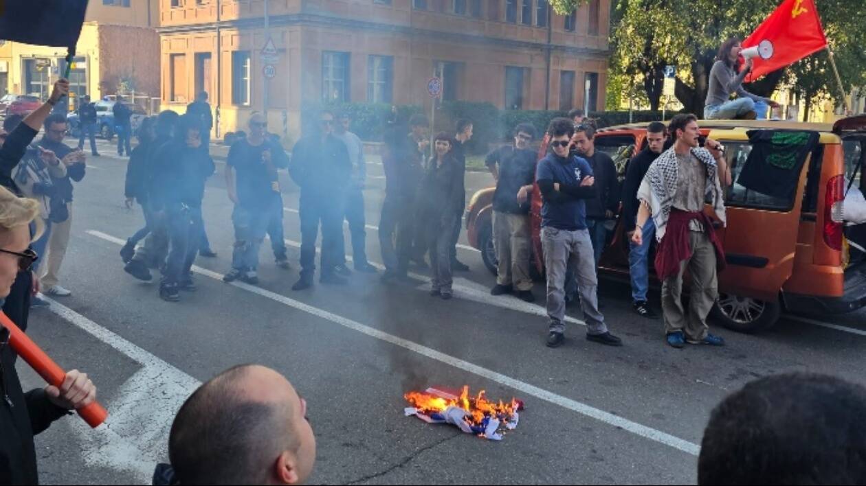 Negrini (Fdi): 'Bandiere Usa e Israele date alle fiamme a Modena, serve una condanna netta'