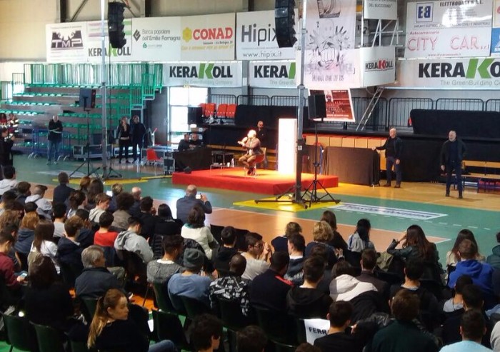 Saviano a Sassuolo: 'Ha perso chi mi voleva far tacere'