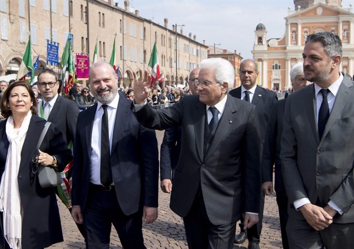 Il 25 aprile, Mattarella a Carpi: 'Superiamo le divisioni. Oggi come allora non ci piegheremo'