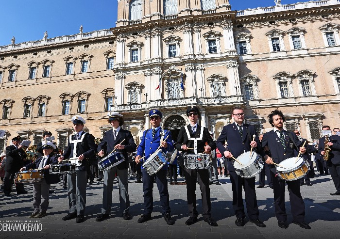 Bande in festa nelle 4 piazze: tutte le foto