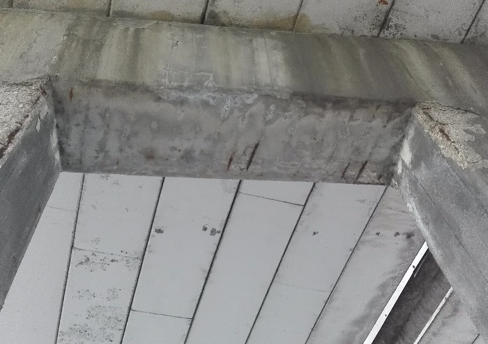 Tangenziale Carducci, distacco di calcinacci dal cavalcavia, ma la staticità non è a rischio