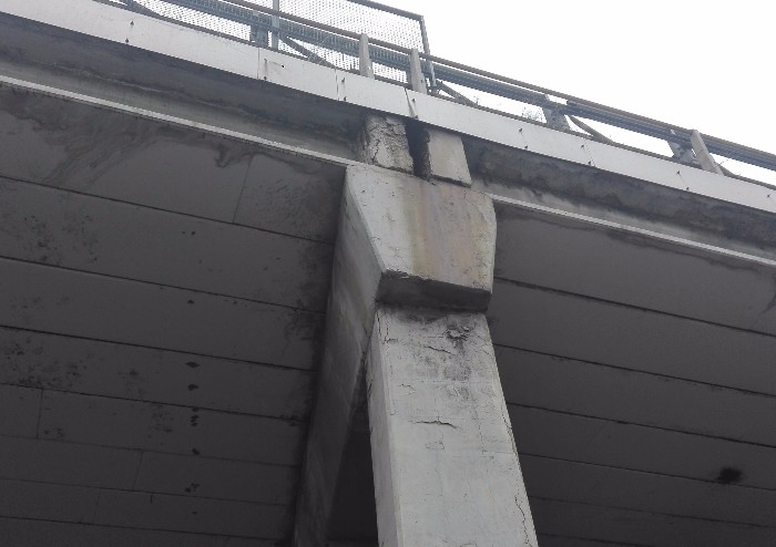 Tangenziale Carducci, distacco di calcinacci dal cavalcavia, ma la staticità non è a rischio
