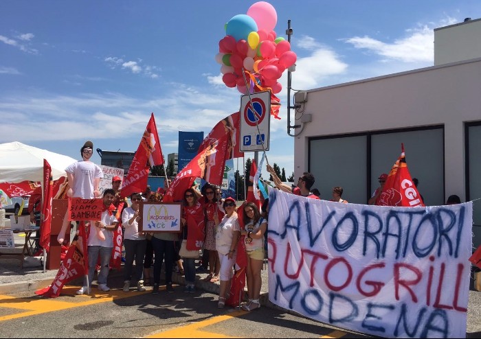 Eataly e Autogrill, lavoratori in protesta a Modena