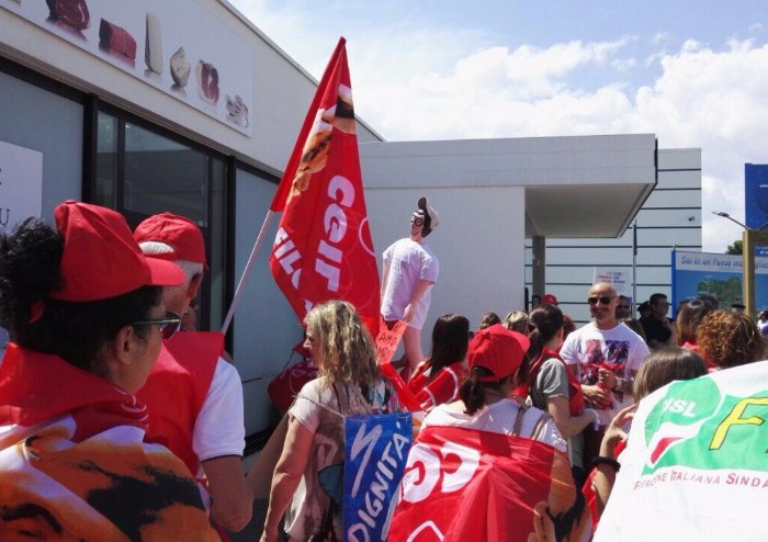 Eataly e Autogrill, lavoratori in protesta a Modena