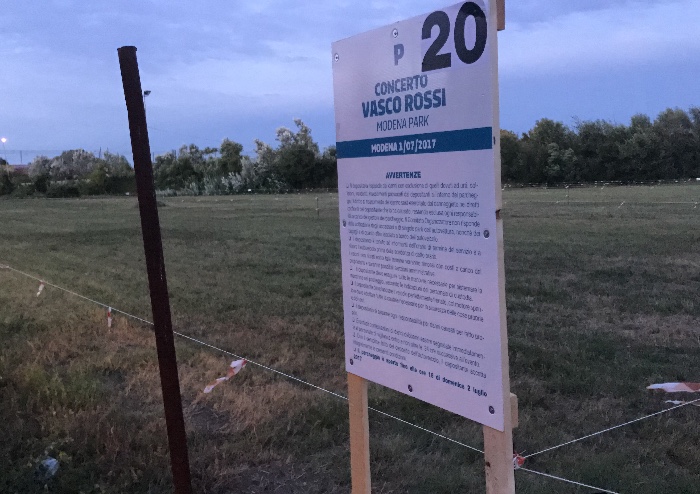 Modena, una vigilia tranquilla in attesa del concerto di domani sera