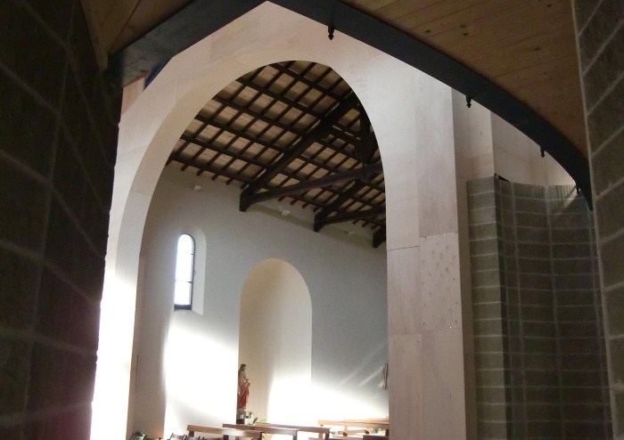 'Prosecco, ostia e patatine', in chiesa arriva l'aperitivo con la Messa Card