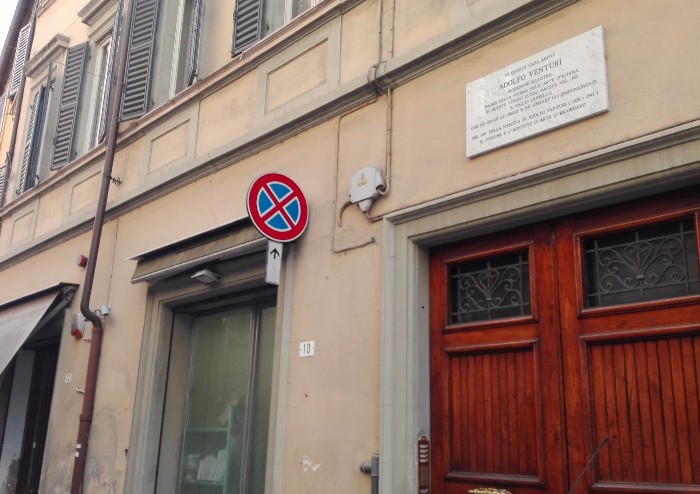 'Questa strada è un vespasiano'