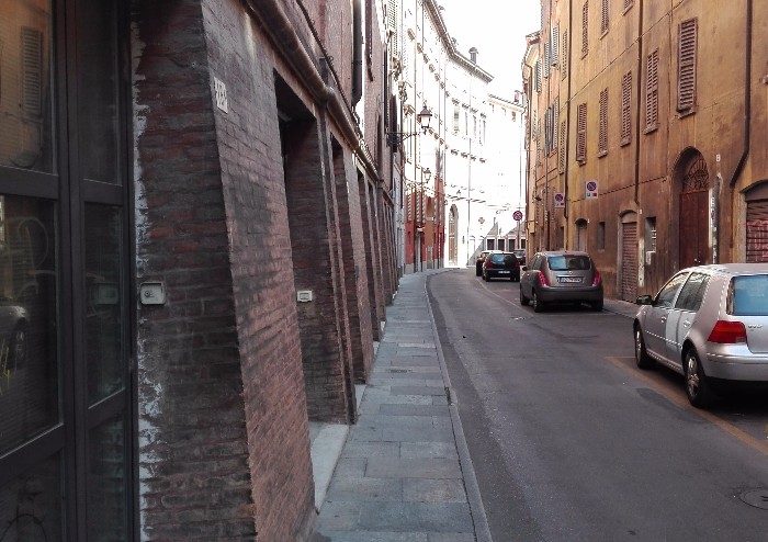 'Questa strada è un vespasiano'