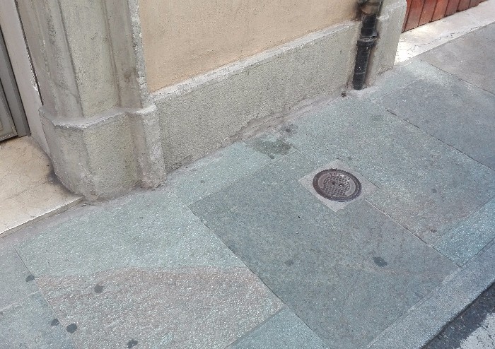 'Questa strada è un vespasiano'