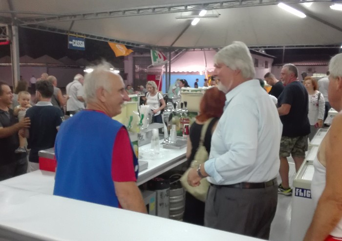 Poletti fa il vuoto alla festa, ma promette un pieno di lavoro