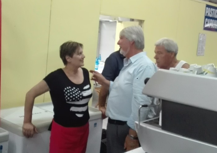 Poletti fa il vuoto alla festa, ma promette un pieno di lavoro