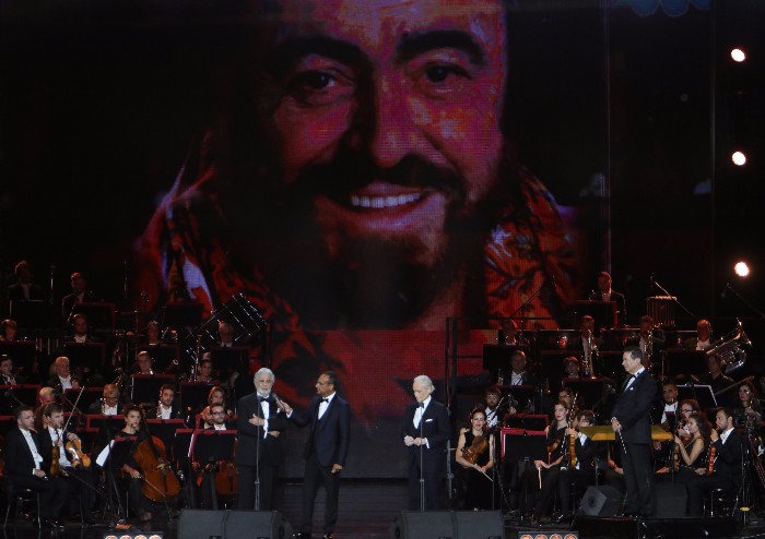 Pavarotti, una 'lenta' emozione senza fine