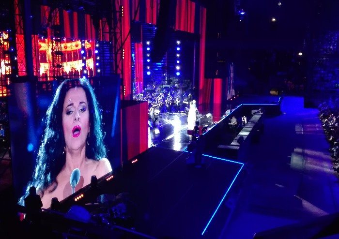 Pavarotti, una 'lenta' emozione senza fine