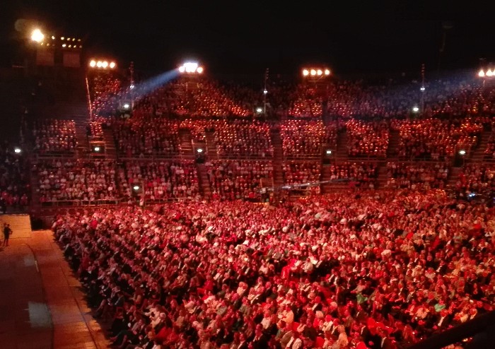 Pavarotti, una 'lenta' emozione senza fine