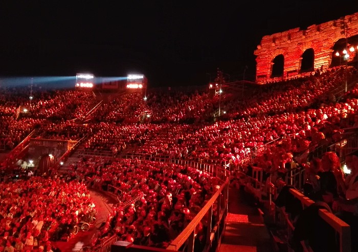 Pavarotti, una 'lenta' emozione senza fine