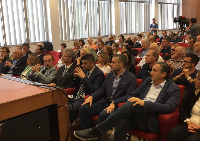 Centrodestra, prove di unità: sala piena a Palazzo Europa