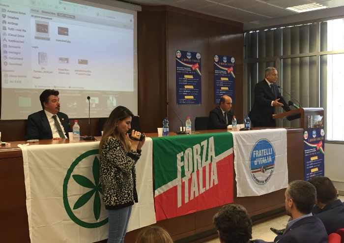 Centrodestra, prove di unità: sala piena a Palazzo Europa