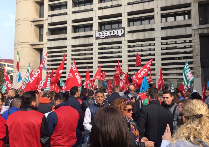 Sciopero autotrasportatori, adesioni dal 70 al 90 per cento