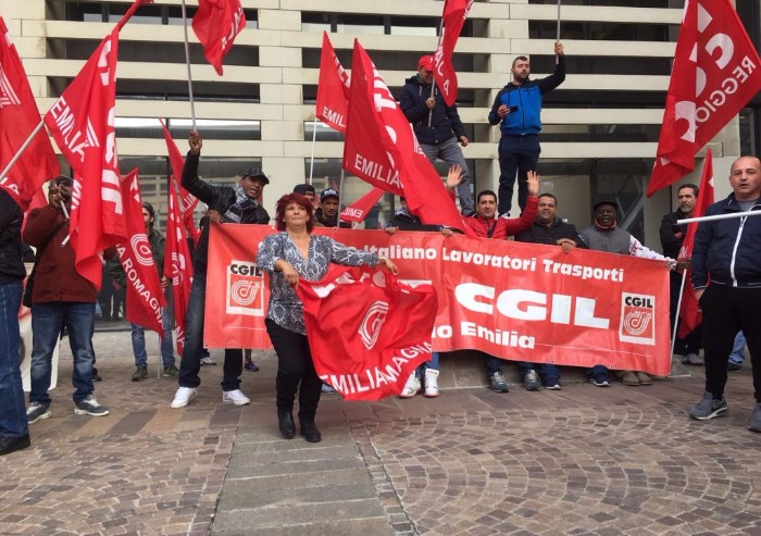 Sciopero autotrasportatori, adesioni dal 70 al 90 per cento