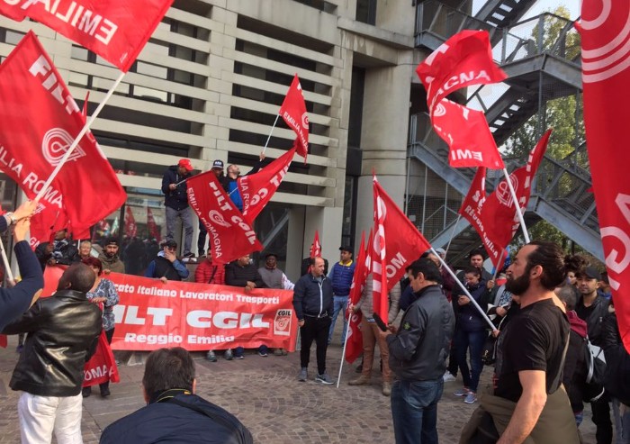 Sciopero autotrasportatori, adesioni dal 70 al 90 per cento