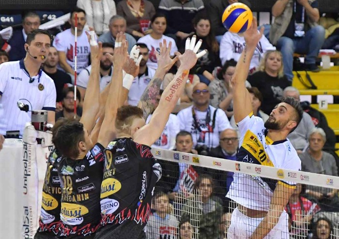 Volley, Modena stende Perugia