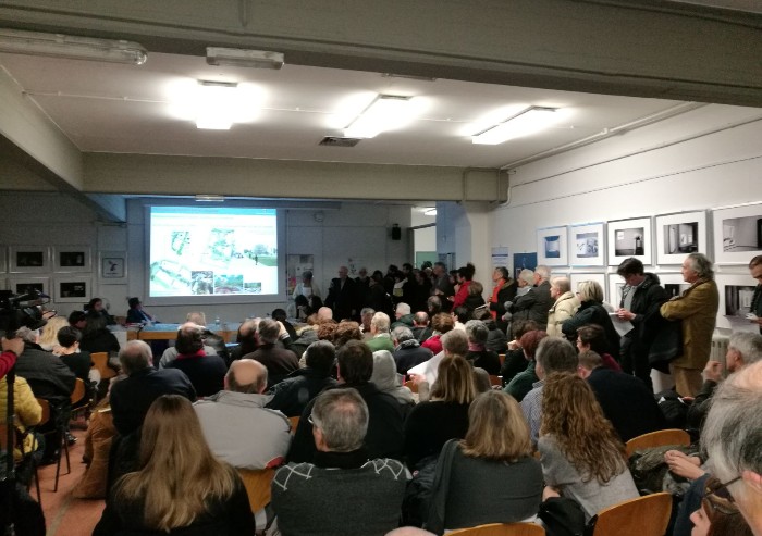 Case a Vaciglio, assemblea affollata: presenta Maria Sergio