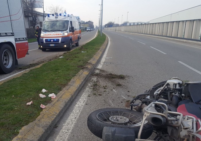 Tre incidenti in poche ore: ferito un motocilcista